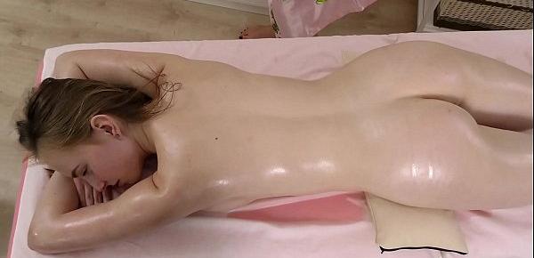  Lisa Tutoha naked virgin oil massage